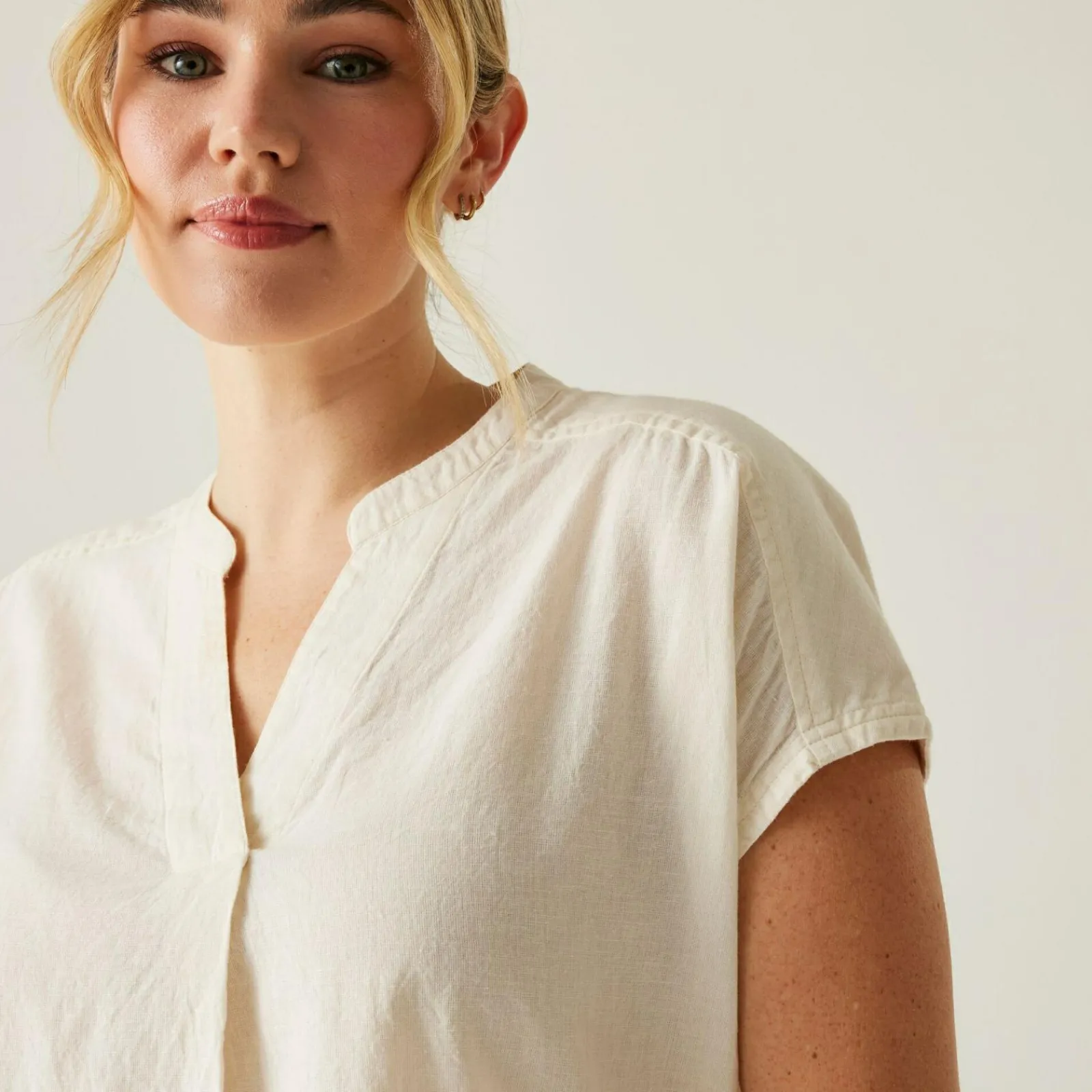 Regatta Chemise à col en V Rianne pour femme |<Femme Chemises
